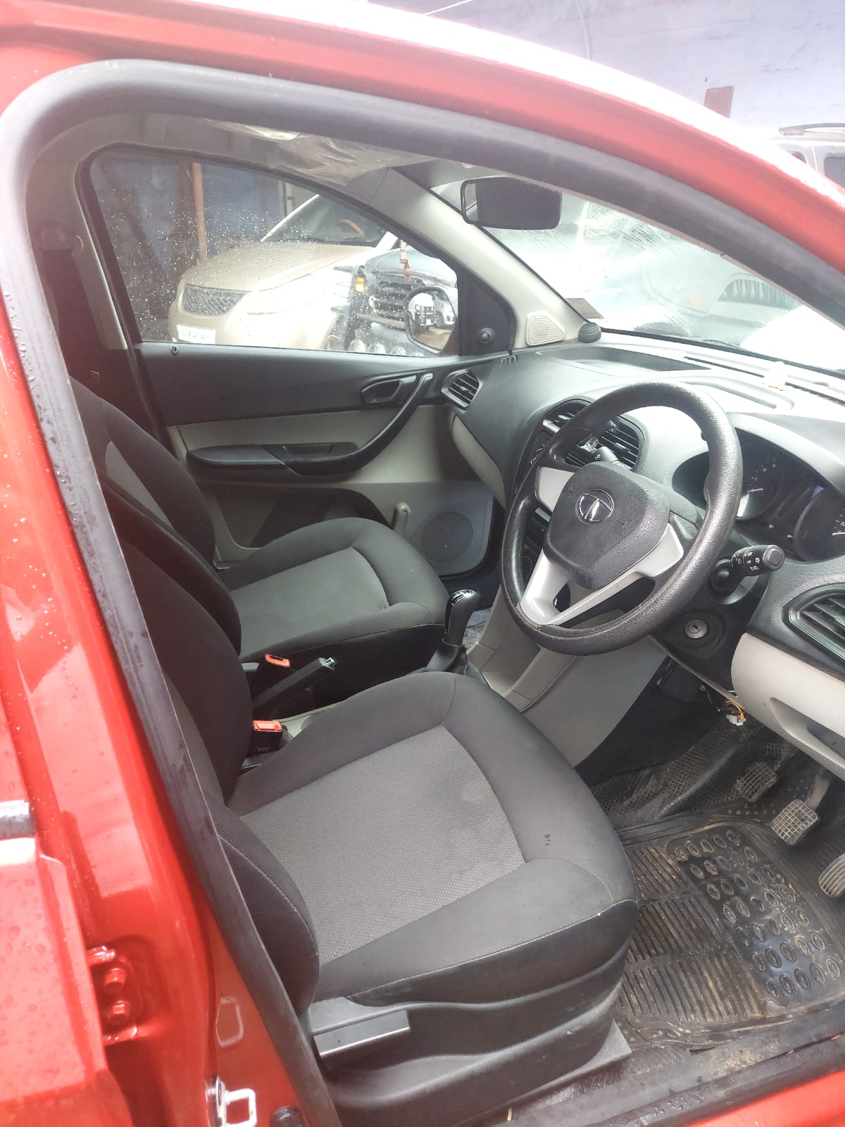 TATA Tiago 1.2 XE