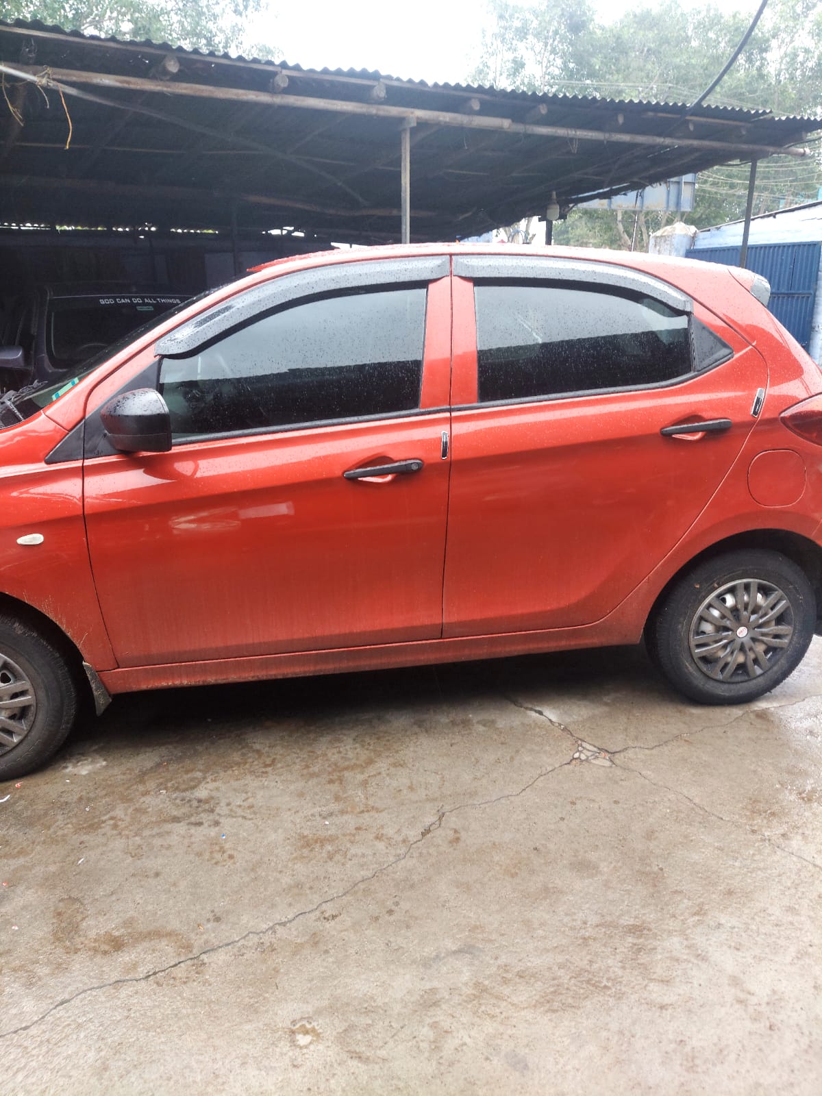TATA Tiago 1.2 XE