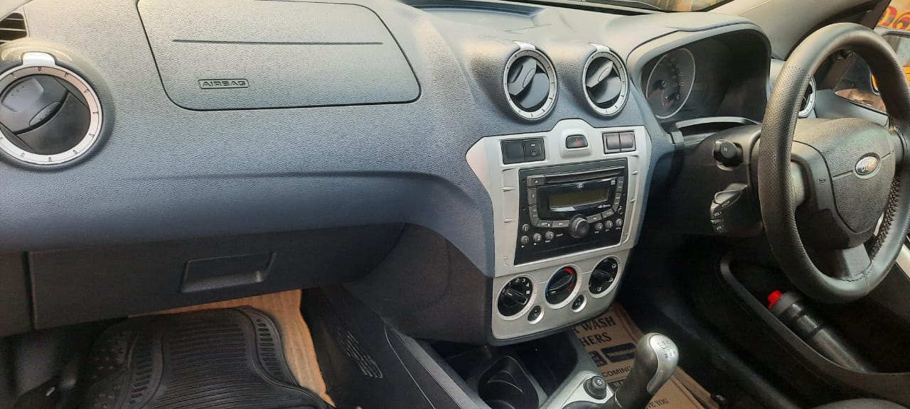 FORD FIGO 1.4 TITANIUM