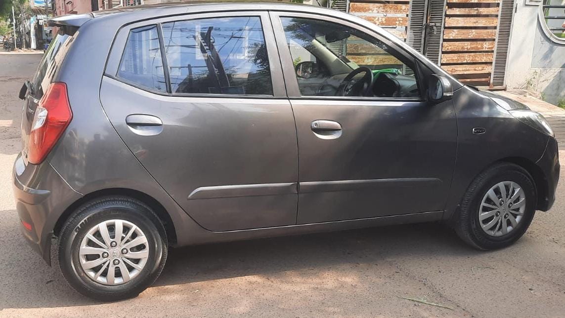 HYUNDAI I10 SPORTZ