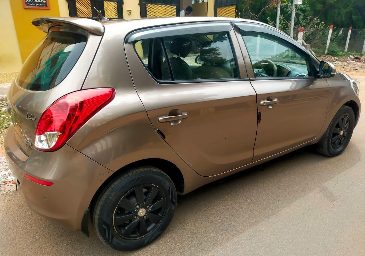 HYUNDAI I20 SPORTZ