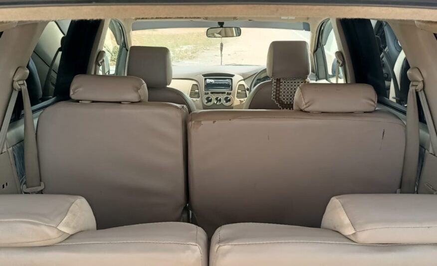 Toyota  Innova 2.5G