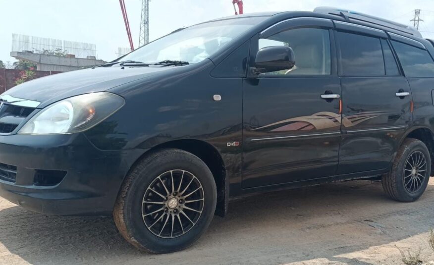 Toyota  Innova 2.5G
