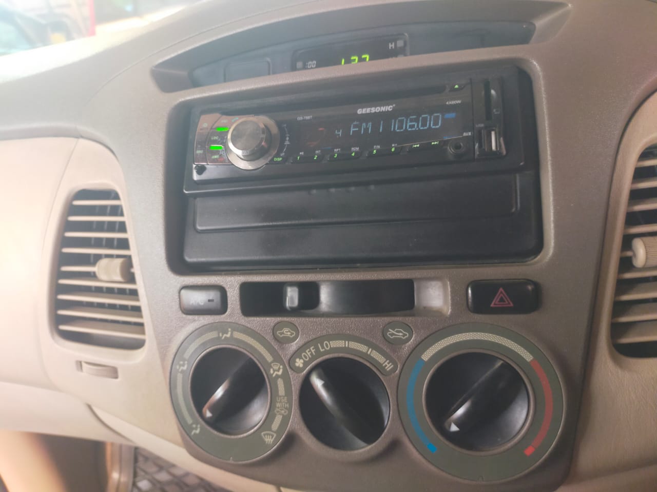 Toyota  Innova 2.5G