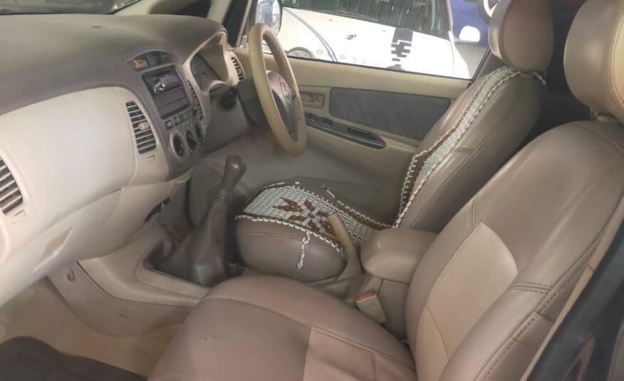 Toyota  Innova 2.5G