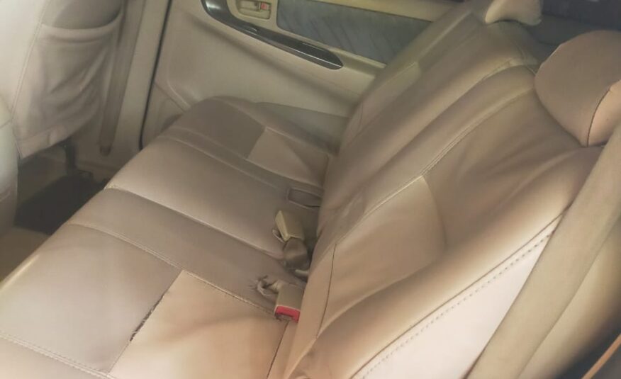 Toyota  Innova 2.5G